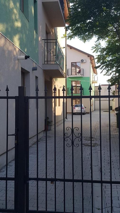 Apartament Teo Caransebeş Eksteriør bilde