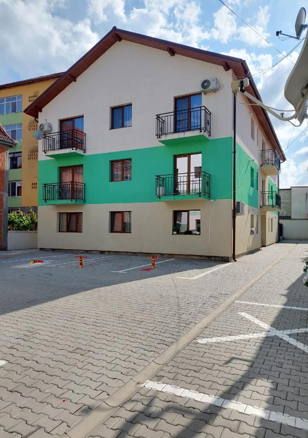 Apartament Teo Caransebeş Eksteriør bilde